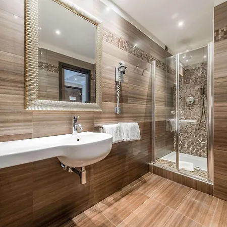 Rome Airport 4* فيوميتشينو