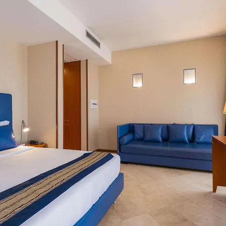 Hotel Rome Airport 4*